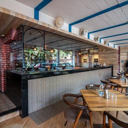 Hotel Celestiial , Candolim Ngoại thất bức ảnh
