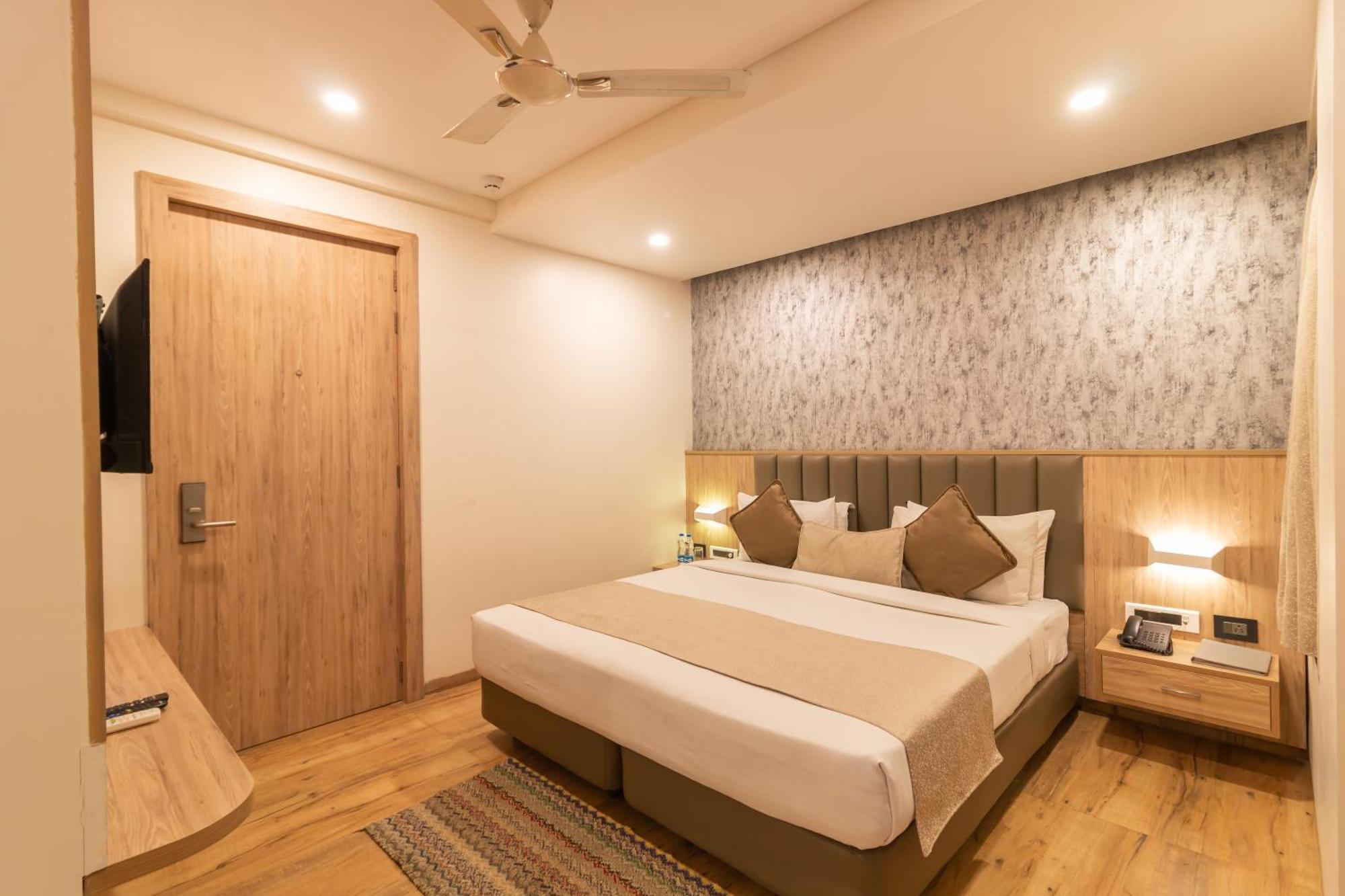 Hotel Celestiial , Candolim Ngoại thất bức ảnh