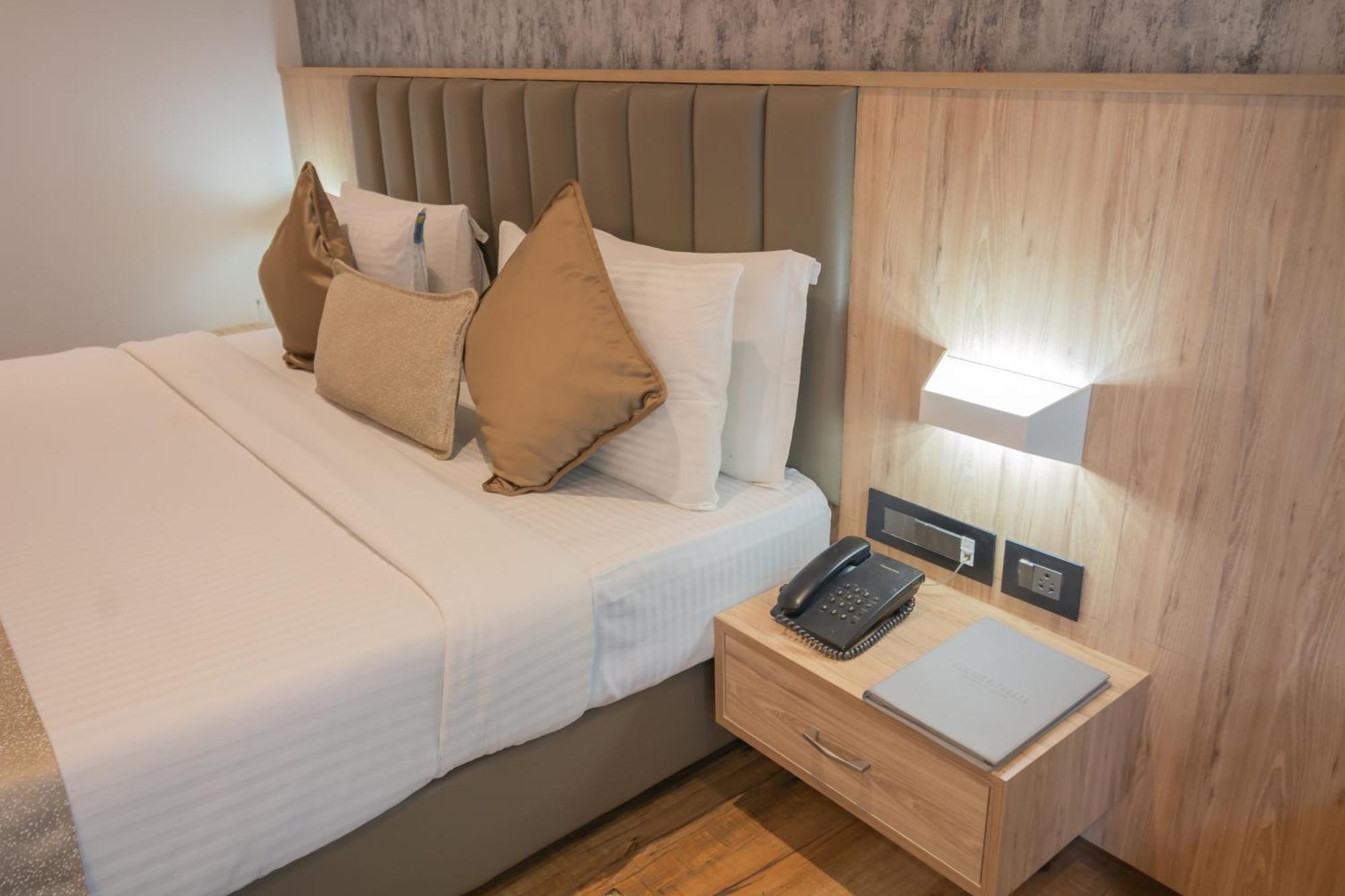 Hotel Celestiial , Candolim Ngoại thất bức ảnh