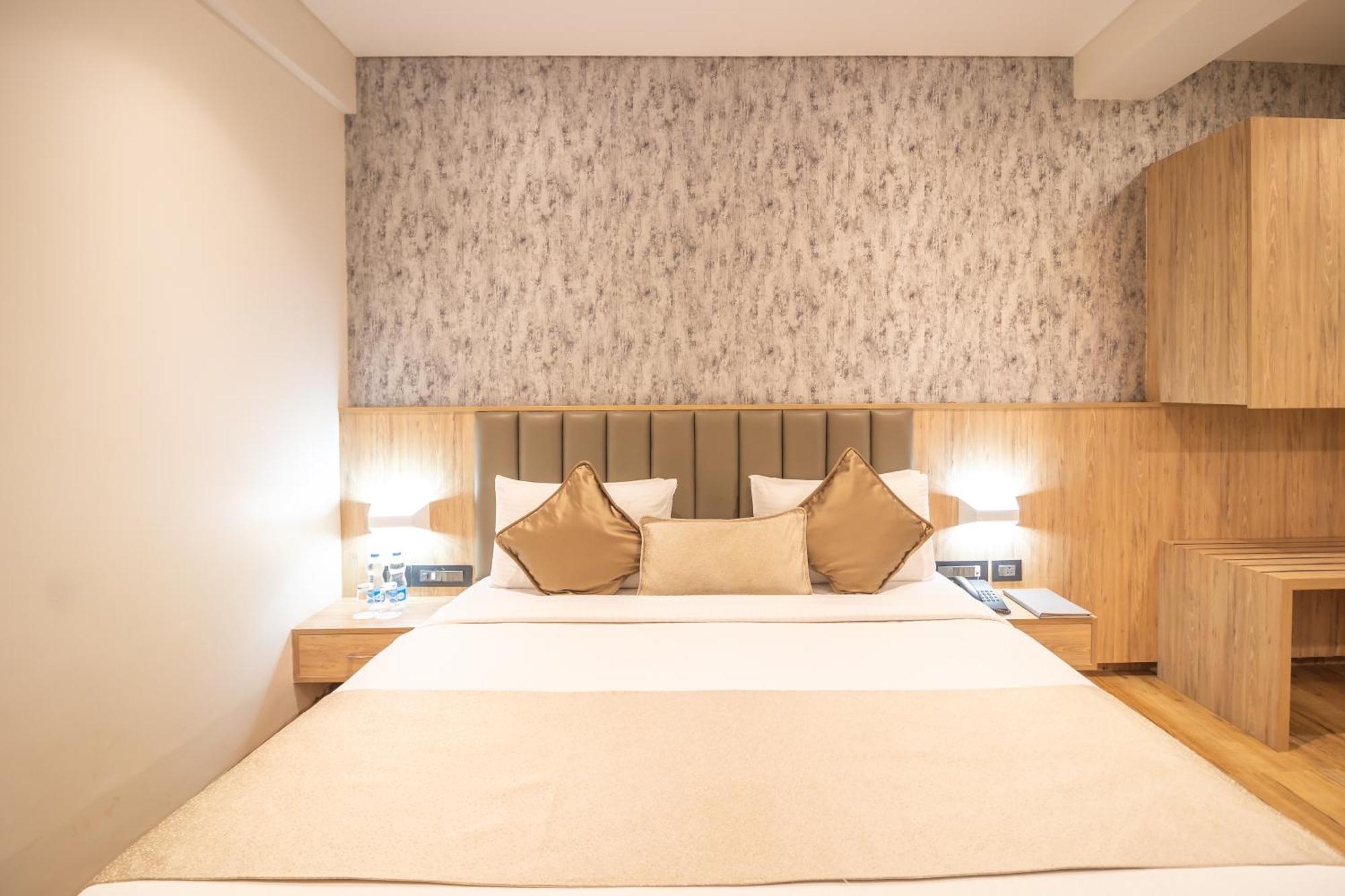Hotel Celestiial , Candolim Ngoại thất bức ảnh