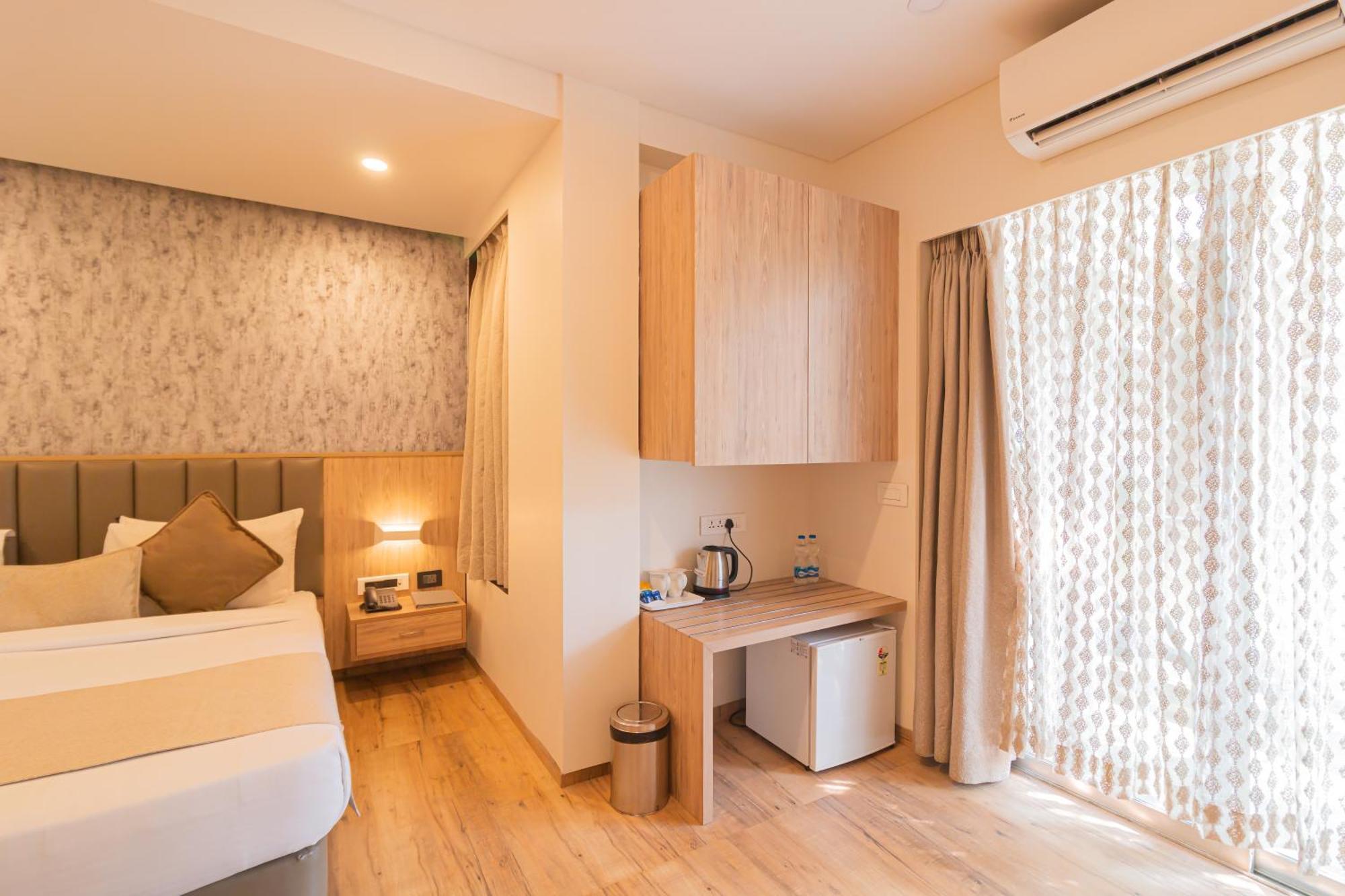 Hotel Celestiial , Candolim Ngoại thất bức ảnh