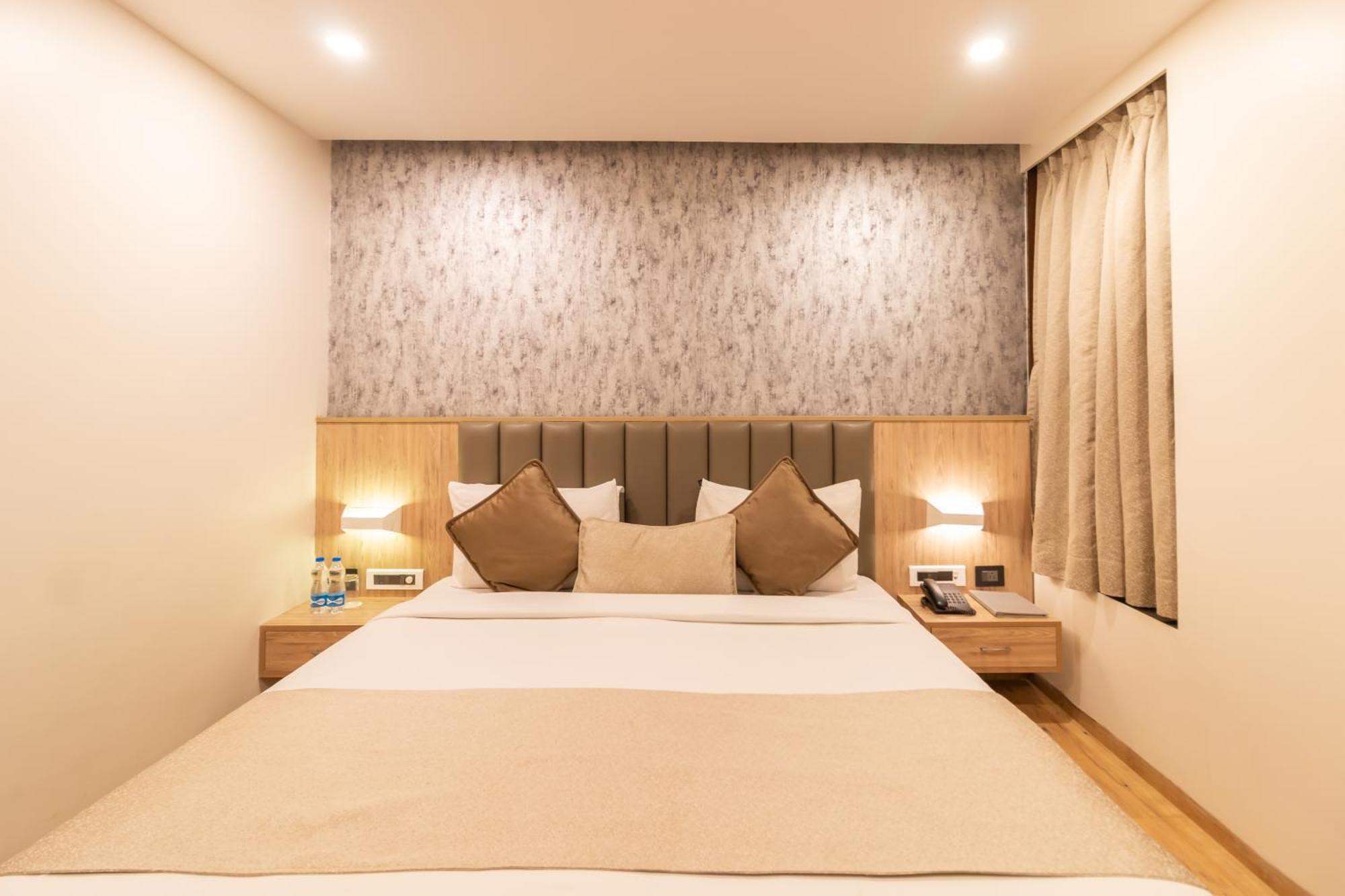 Hotel Celestiial , Candolim Ngoại thất bức ảnh
