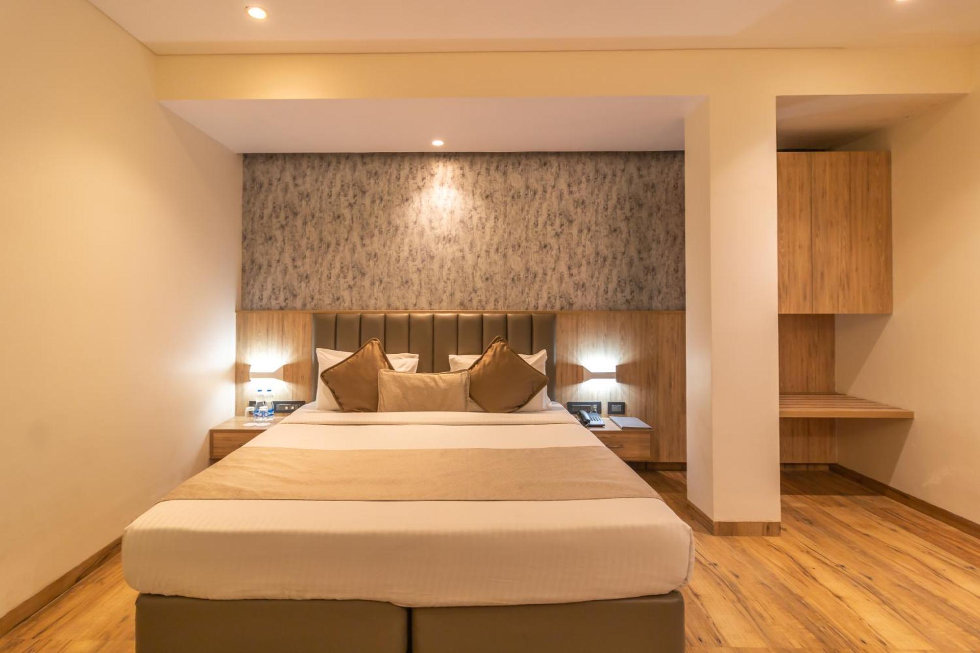 Hotel Celestiial , Candolim Ngoại thất bức ảnh