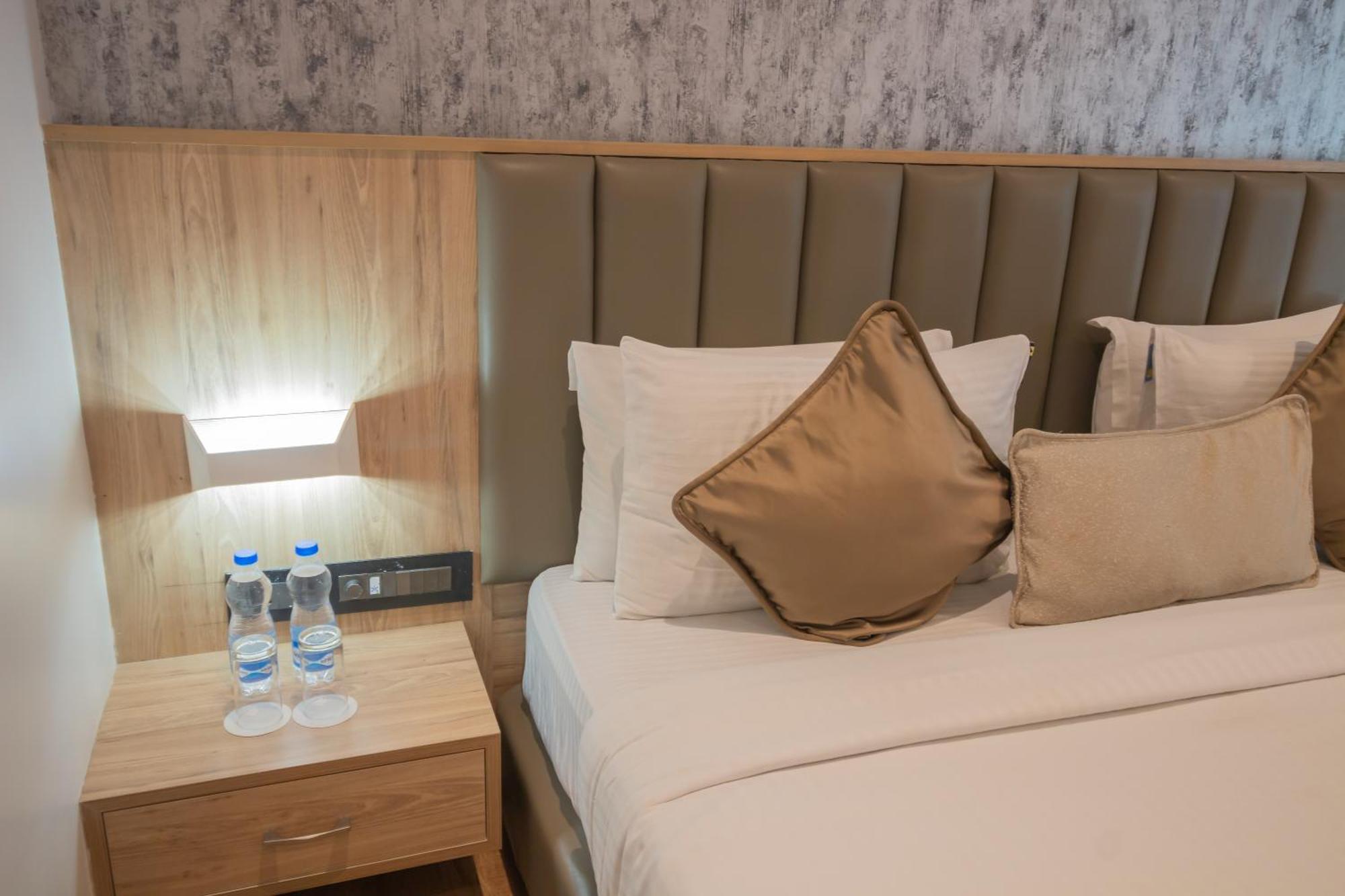 Hotel Celestiial , Candolim Ngoại thất bức ảnh
